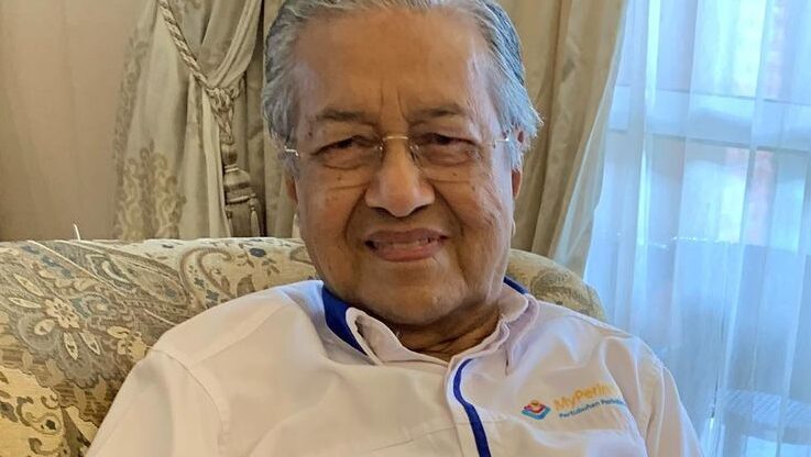 Bekas Perdana Menteri Tun Dr Mahathir Mohamad berbangga dengan kejayaan Perusahaan Otomobil Kedua Sdn Bhd (Perodua) yang semakin kompetitif dalam pasaran tempatan dan dunia