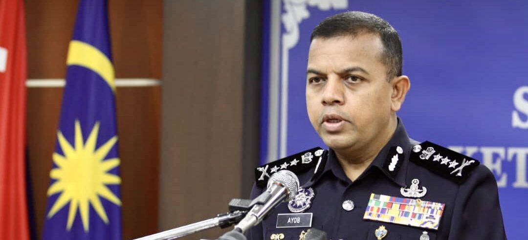 Ketua Polis Johor Datuk Ayob Khan Mydin Pitchay mengesahkan kejadian langgar lari di Kompleks Sultan Abu Bakar pada Ahad. - Foto ihsan Malay Mail