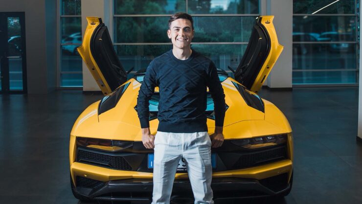 Pemain bola sepak Juventus Paulo Dybala 'melaram' bersama kesayangan terbaharunya, Aventador S Roadster