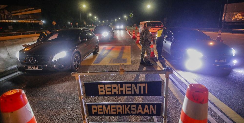 Tiada lagi sekatan jalan raya (SJR) di sempadan setiap negeri. - Foto ihsan Malay Mail