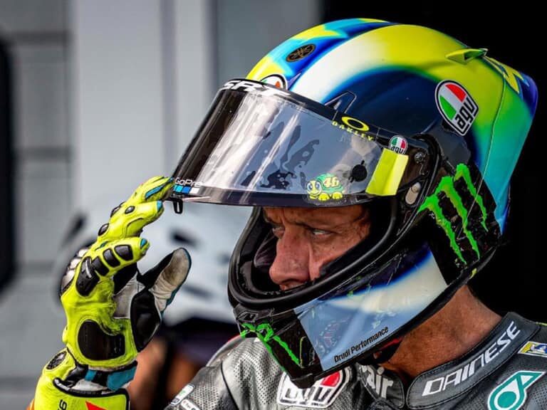 Masa depan Valentino Rossi dalam saingan MotoGP kian suram. - Foto ihsan Facebook/Rossi
