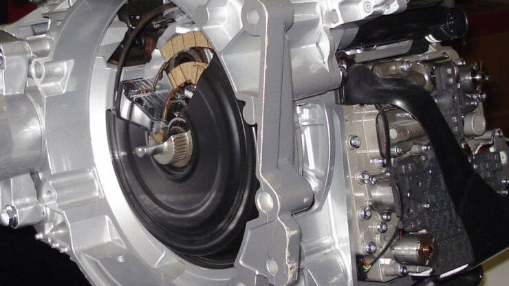 Foto sebuah enjin jenis DSG keluaran syarikat pengeluar Volkswagen