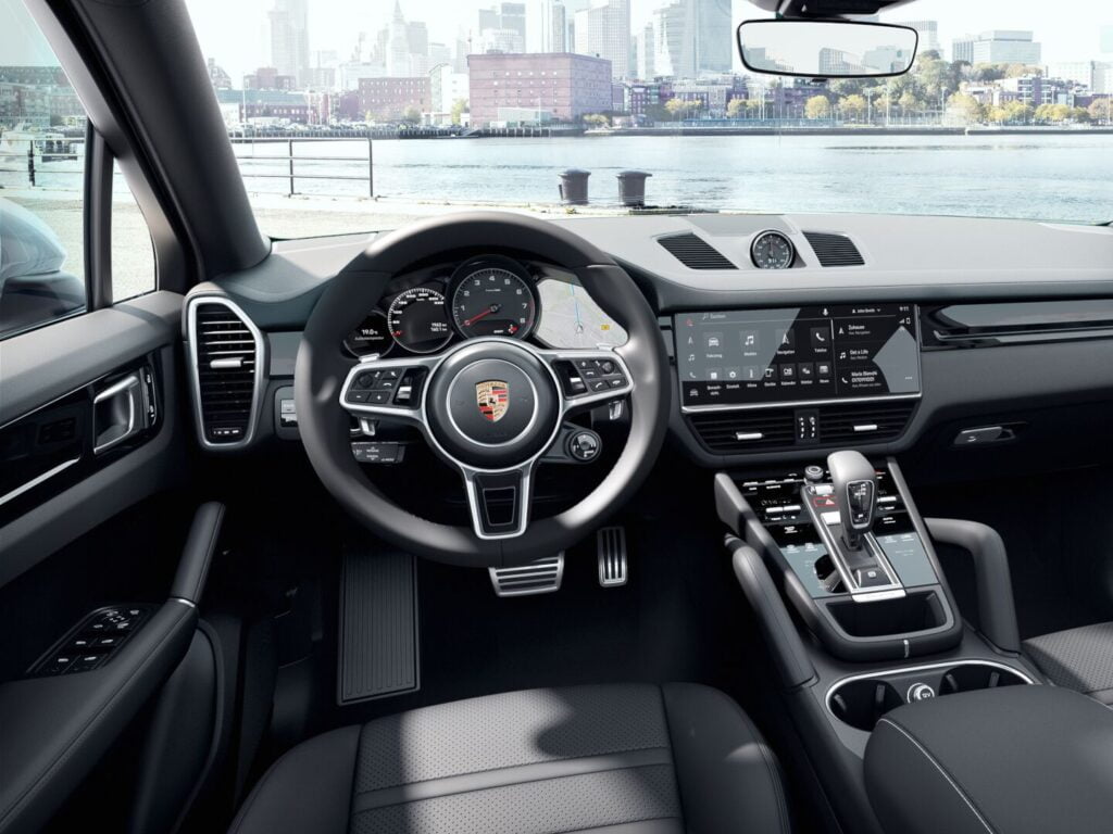 Ruang dalaman yang mewah dan canggih untuk keselesaan pemandu dan penumpang. - Foto oleh Porsche