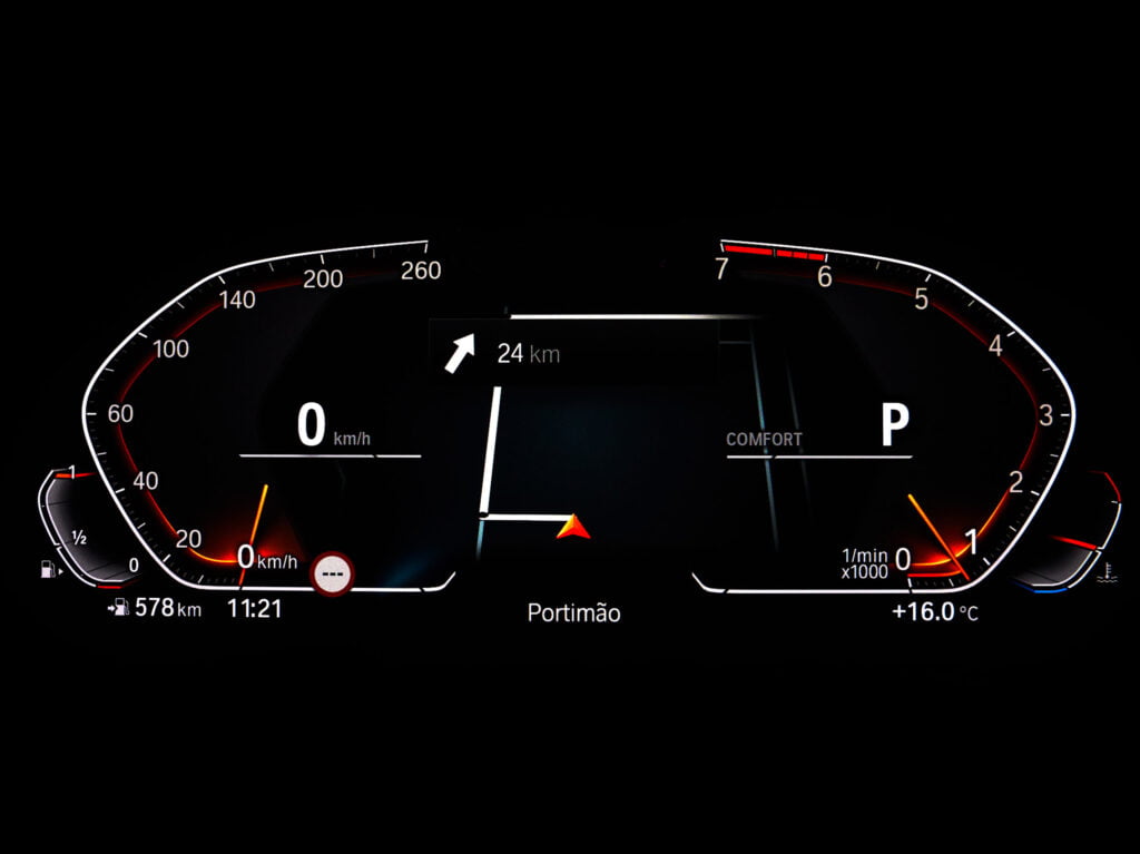 Papan meter digital yang direka untuk memberi paparan lebih selesa untuk pemandu. - Foto oleh BMW Malaysia