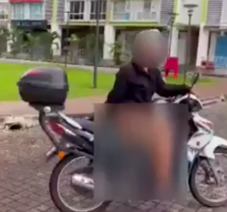 Orang ramai mempunyai maklumat mengenai insiden wanita tidak berseluar sambil menunggang motosikal tampil beri maklumat. - Foto ihsan Facebook/Otai Johor