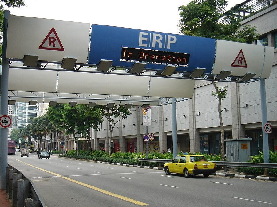 Sistem tol tanpa palang di Singapura. - Foto ihsan Wikipedia