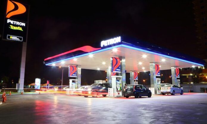 Petron memperkenalkan bahan diesel baharu di pasaran Malaysia. - Foto ihsan Malay Mail