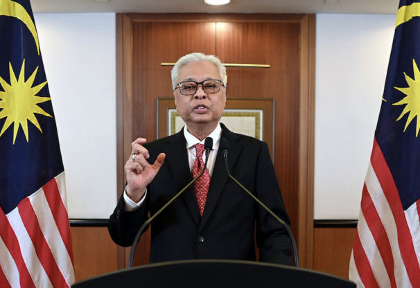 Perdana Menteri Datuk Seri Ismail Sabri Yaakob meberi bayangan kebenaran rentas negeri akan dilakukan dalam masa terdekat. - Foto ihsan Malay Mail