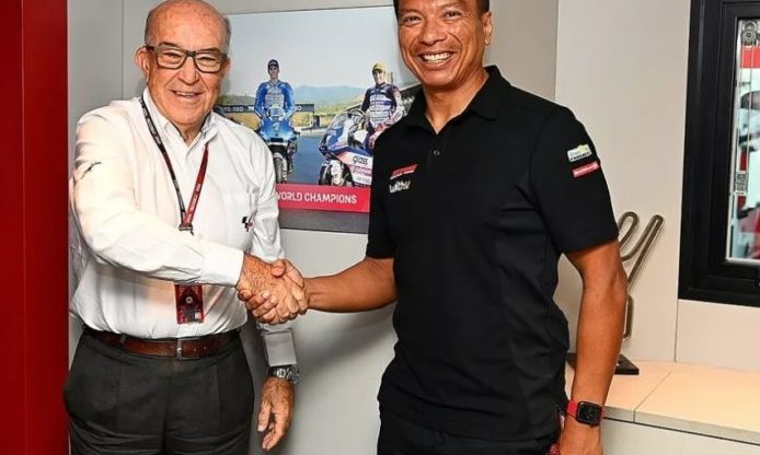 Datuk Razlan Razali antara individu bertanggungjawab membina pasukan Yamaha Sepang Racing Team (SRT). - Foto ihsan Yamaha SRT