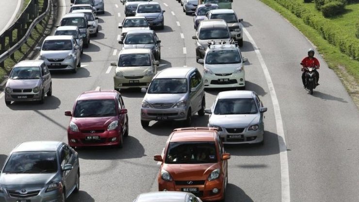 Perkongsian kenderaan mampu menjimatkan tenaga. - Foto ihsan Malay Mail