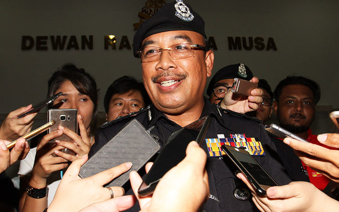 Ketua Polis Kelantan Datuk Shafien Mamat meminta orang ramai mematuhi prosedur operasi standard (SOP) Covid-19. - Foto ihsan Malay Mail