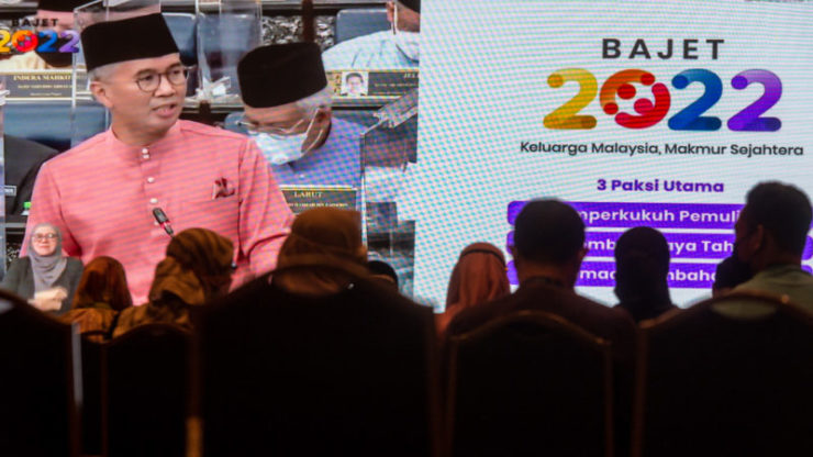 Menteri Kewangan Tengku Datuk Seri Zafrul Tengku Abdul Aziz ketika membentangkan Belanjawan 2022, hari ini. - Foto ihsan Malay Mail