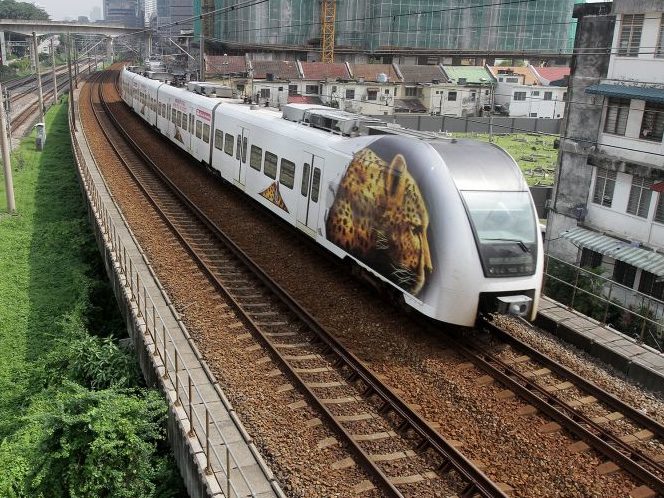 Perkhidmatan kereta api KLIA Ekspres dan KLIA Transit sebelum ini digantung sementara susulan perintah kawalan pergerakan penuh susulan peningkatan kes Covid-19. - Foto ihsan Malay Mail
