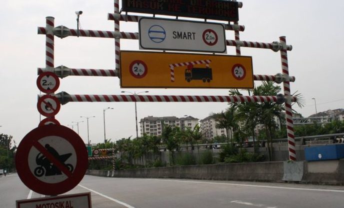 Terowong Lebuhraya SMART bertindak sebagai 'serampang dua mata' iaitu mengurangkan kesesakan trafik dan mengatasi masalah banjir. - Foto ihsan Malay Mail