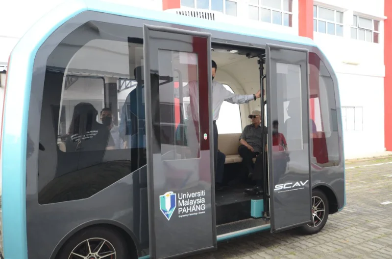 Smart Campus Autonomous Vehicle oleh UMP ini merupakan bas tanpa 