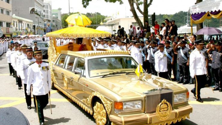 Sultan Brunei, Sultan Hassanal Bolkiah merupakan antara sultan terkaya di dunia. - Foto ihsan Wikipedia