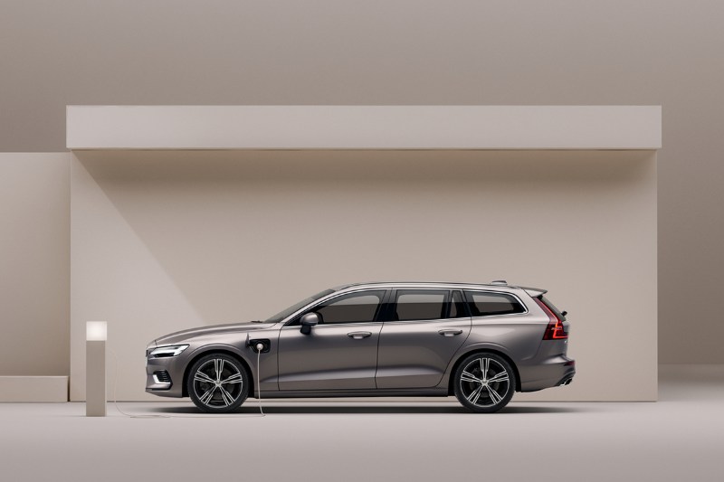 volvo v60 t8 official launch 01