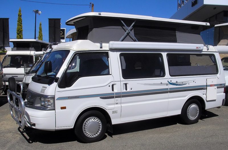 Sebuah model Mazda yang dijadikan campervan tau van camping. - Foto ihsan Wikipedia