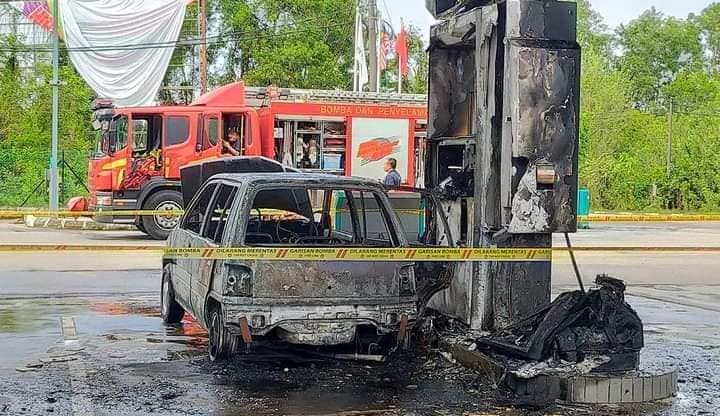 Keadaan kereta Kancil dan pam minyak yang terbakar pada Isnin. - Foto ihsan Facebook/Maafsebut