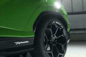 Lamborghini Urus Performante 10