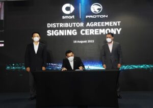 PROTON CEO Dr Li Chunrong (from left) and PROTON Chairman Dato Sri Syed Faisal Albar, witnessing En Roslan Abdullah, Deputy CEO of PROTON, signing the GDA.