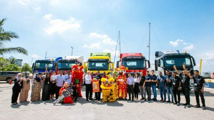 Five hauliers, including four first-time customers, took delivery of the New MAN TGS with Euro V engines