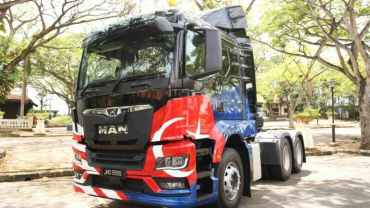 Chain Hub’s new Euro V-powered MAN TGS 6×2 features a stunning patriotic theme_2