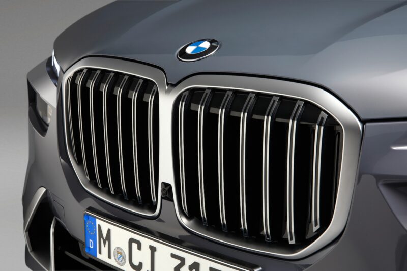 P90457312_highRes_the-new-bmw-x7-04-20