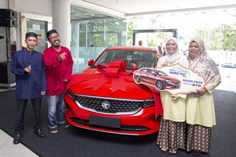 Tuah wanita muda, beli Proton Saga 1.3 AT dapat bawa pulang S70 Flagship!