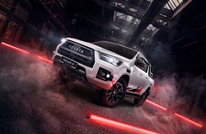Toyota Hilux - gambar depan