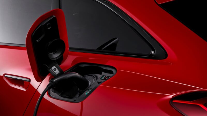 Audi RS 5 Avant charging port