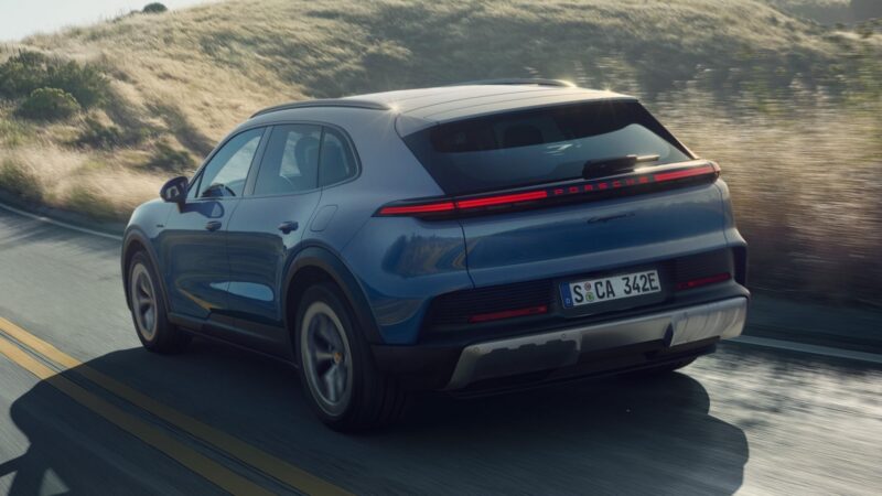 Porsche Cayenne S Electric exterior