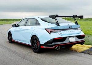 Hyundai Elantra N TCR Edition dengan sayap swan neck