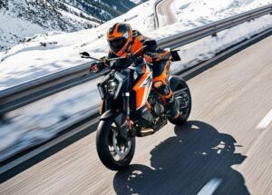 Fungsi BEAST MODE diperkenalkan buat kali pertama bagi mengoptimumkan semua sistem bantuan penunggang, mod tunggangan dan fungsi ABS.