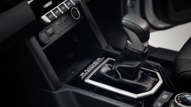 Mitsubishi Triton Raider interior