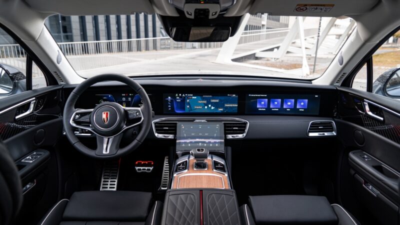 Hongqi E-HS9 interior