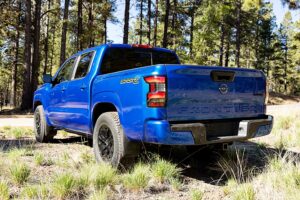 Bahagian belakang Nissan Frontier Sport Edition 2027