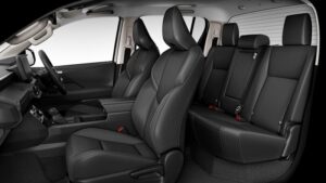 Hilux baharu turut menerima Display Audio Plus dengan skrin HD 12.3 inci yang menyokong Connected Navigation.
