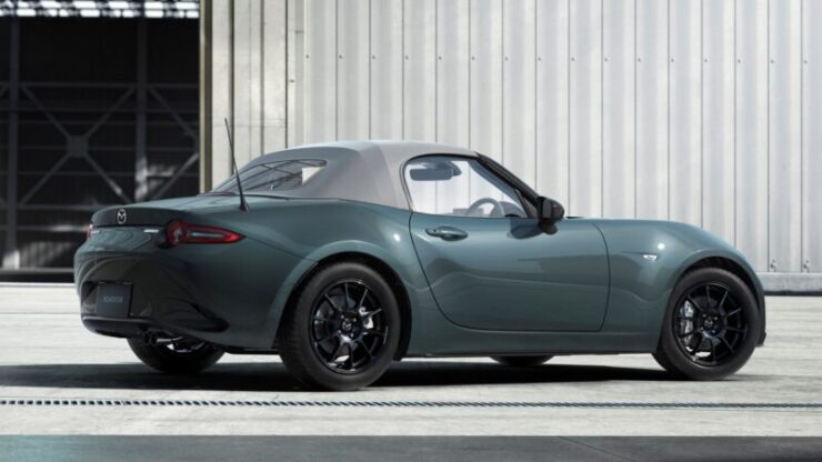 Mazda MX-5 Pure Sport exterior