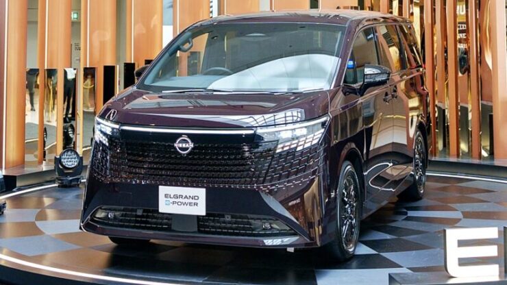 Bahagian depan Nissan Elgrande