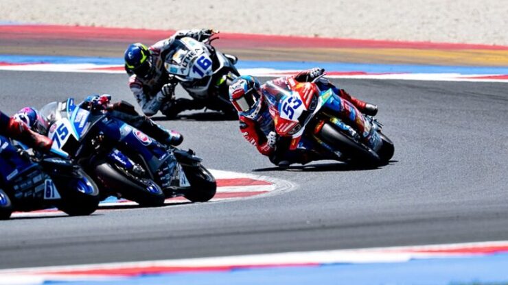 Valentin Debise menghadiahkan kemenangan dalam Perlumbaan 1 di Misano .