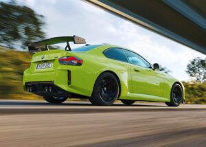 Bahagian sisi BMW M2 dengan M Performance Track Kit 2026