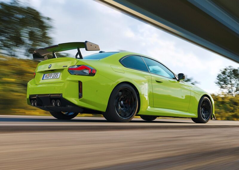 Bahagian sisi BMW M2 dengan M Performance Track Kit 2026