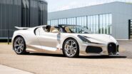 Gambar depan Bugatti W16 Mistral The last of its kind