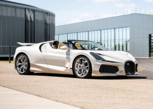 Gambar depan Bugatti W16 Mistral The last of its kind