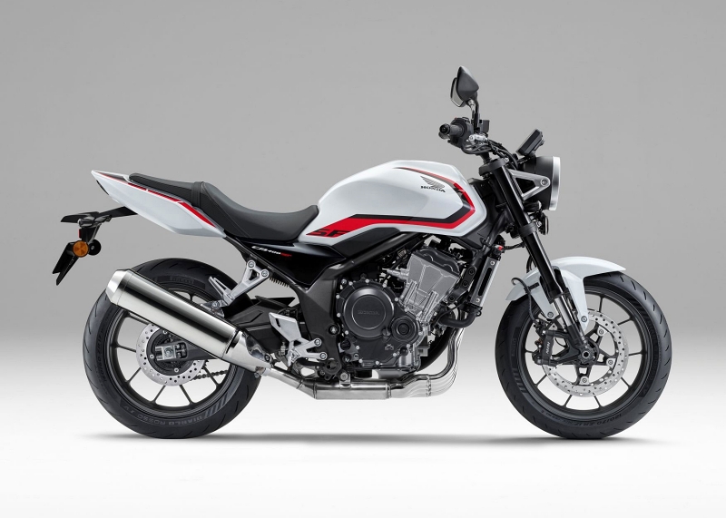 Pandangan depan Honda CB400 Super Four E-Clutch 2027 Jepun