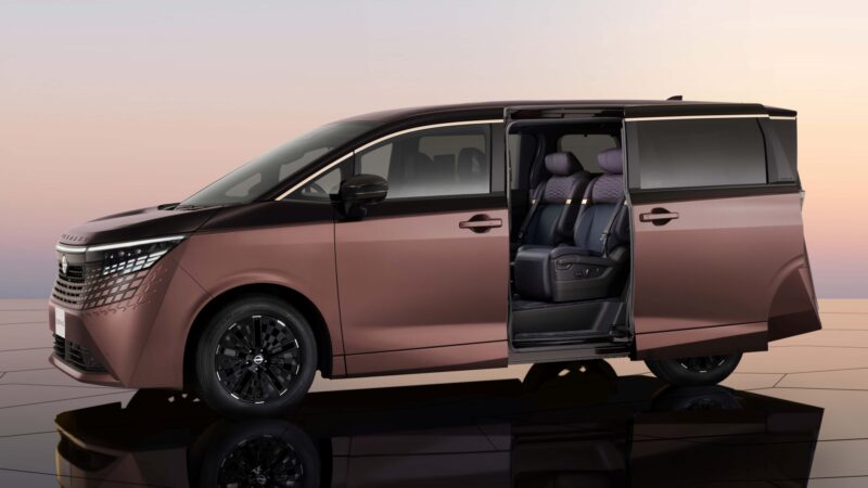 Nissan Elgrand exterior