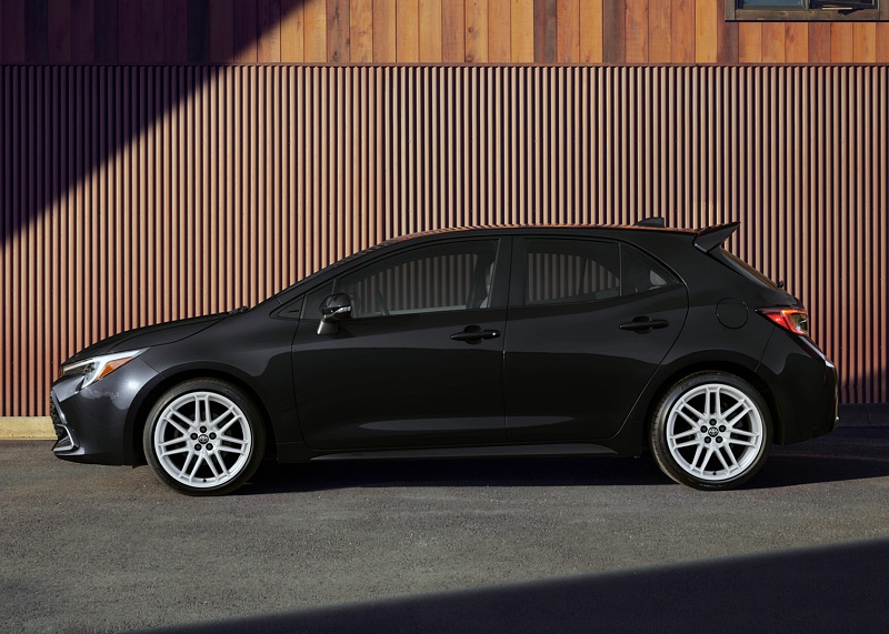 Gambar sisi Toyota Corolla Hatchback 2027