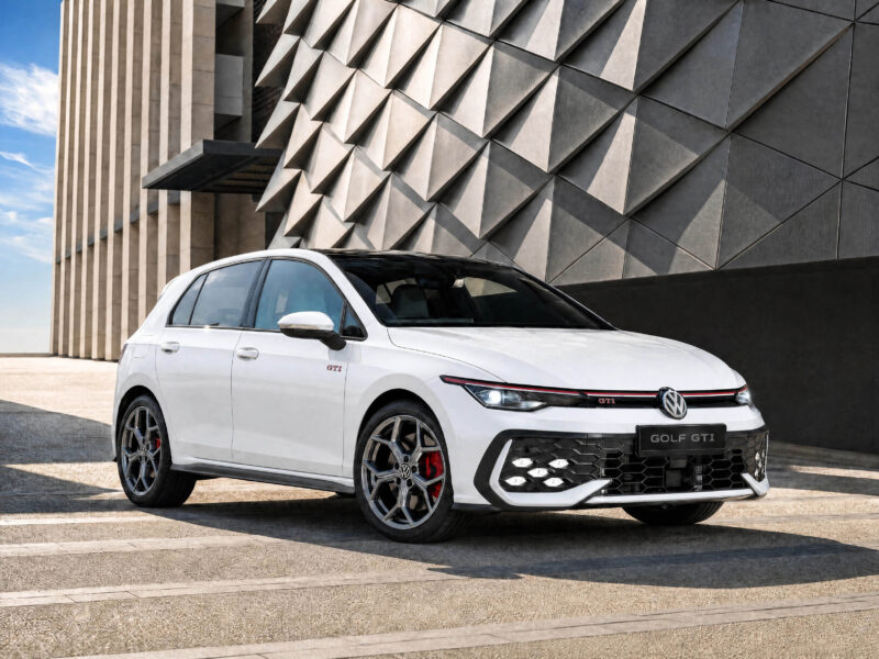 Volkswagen Golf GTI_Front Right Quarter