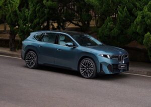 Gambar sisi BMW iX3